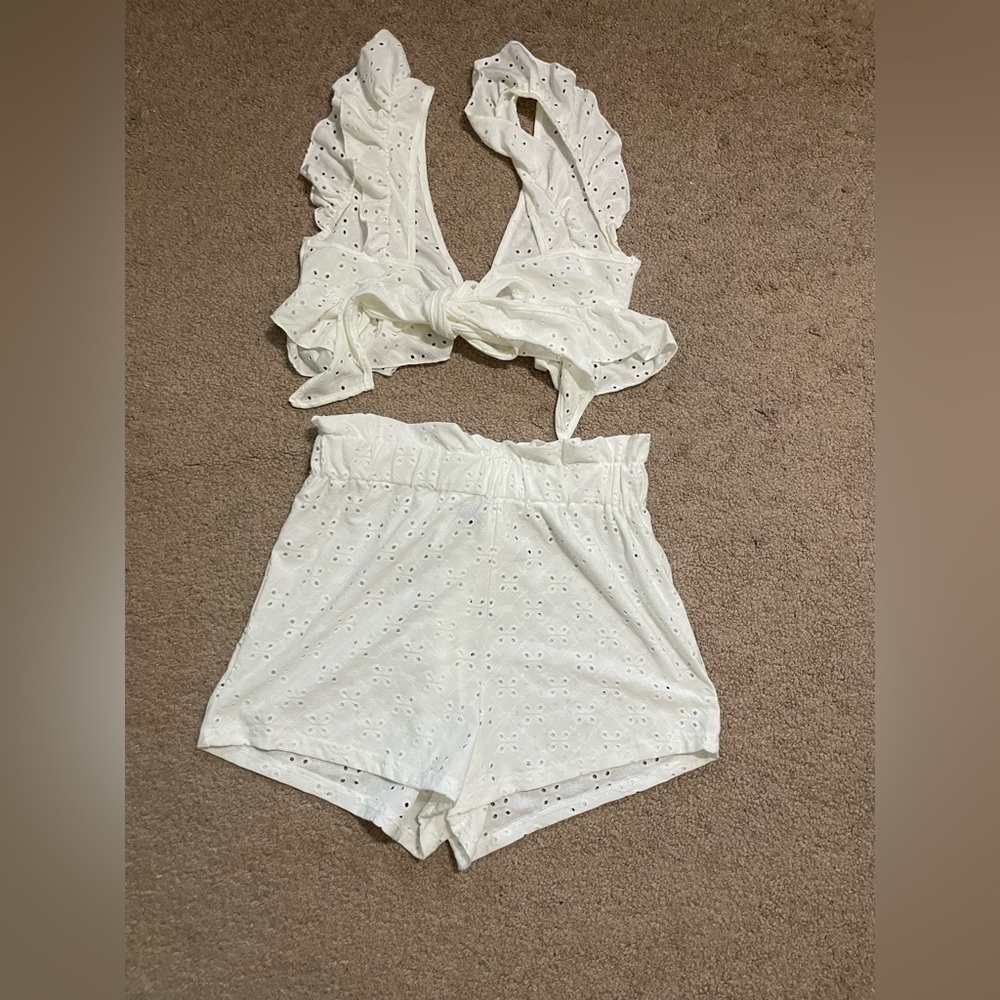 White Eyelet Embroidered‎ Ruffle Too and paper bag short set size Medium - Picture 8 of 8